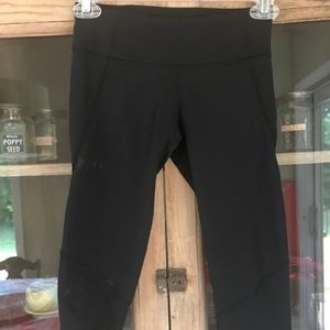 Women’s Lululemon knee crop leggings